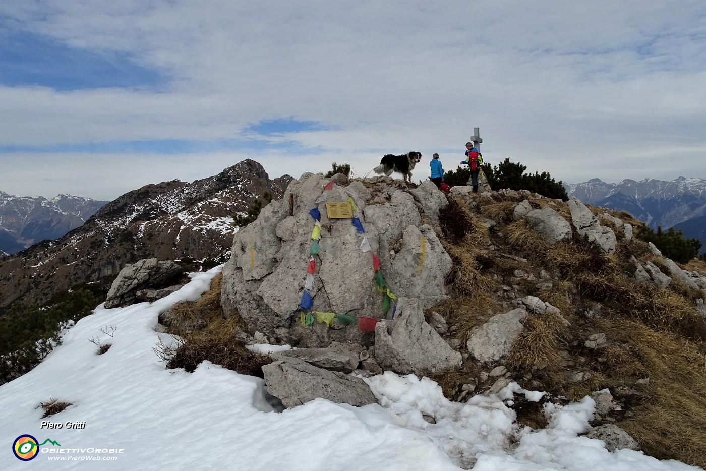 50 In vetta al Monte Cancervo (1831 m) con vista in cima Venturosa.JPG